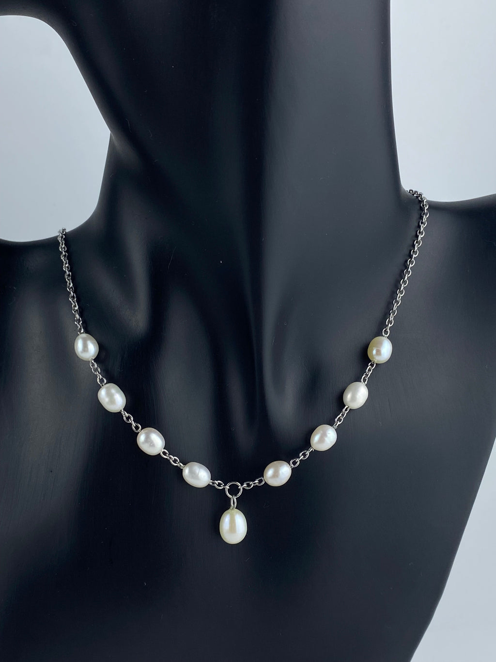 V-Shaped Pearl Necklace