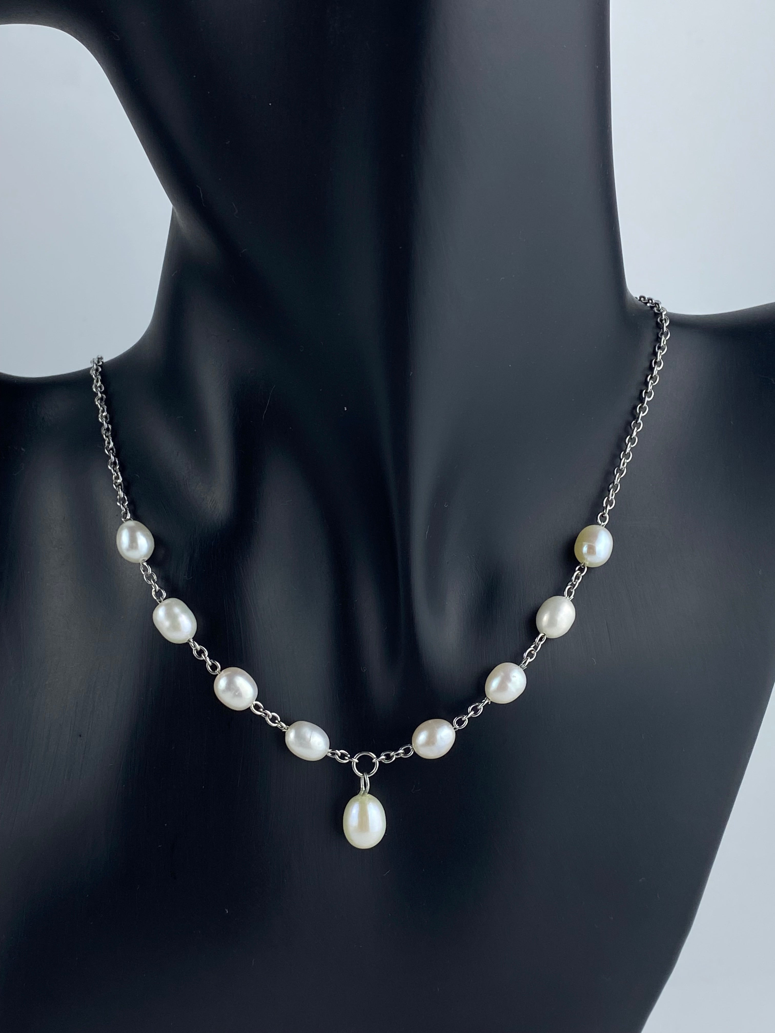 V-Shaped Pearl Necklace