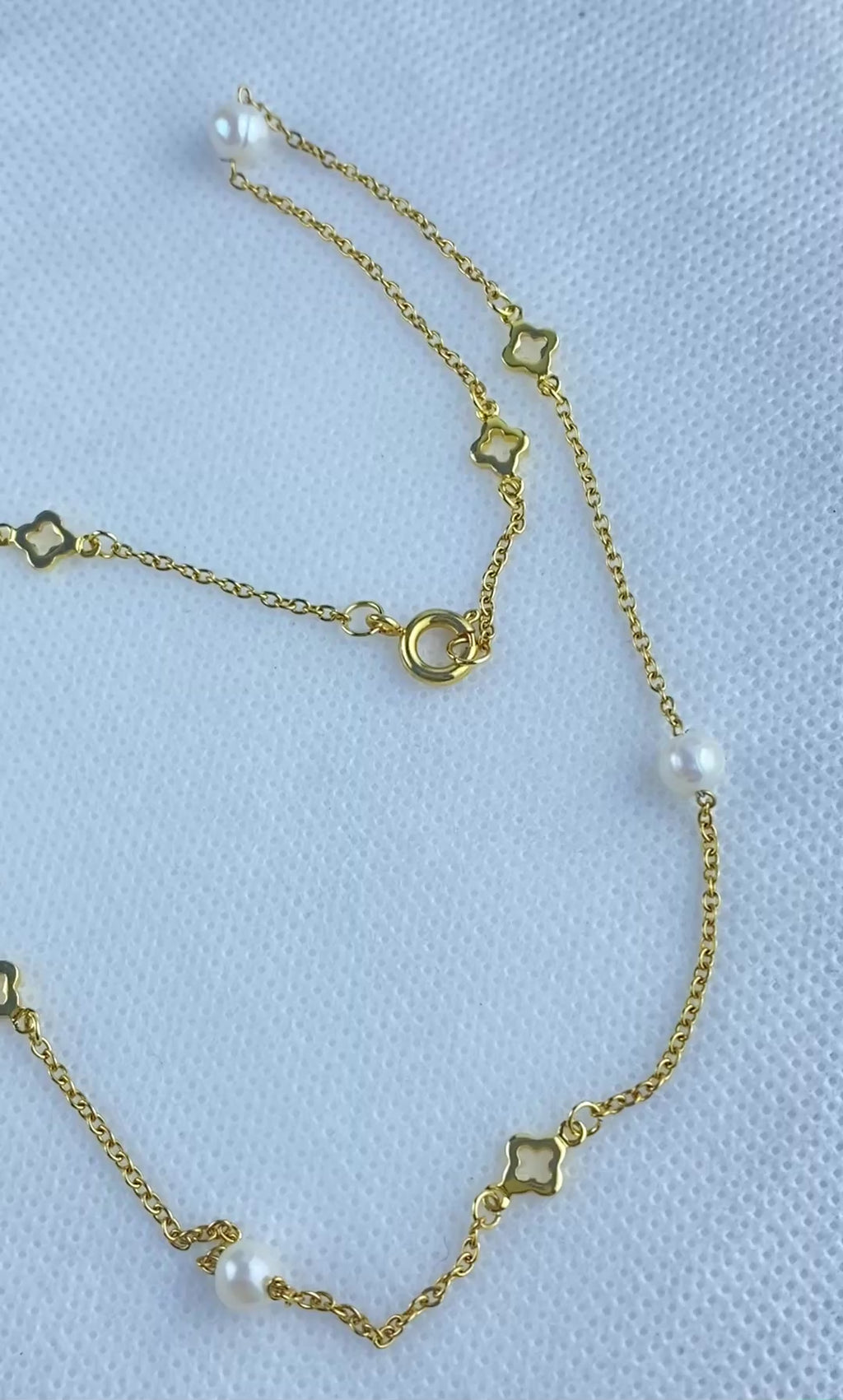 Pearl & Clover Charm Necklace | 18k Gold | Freshwater Pearl Station